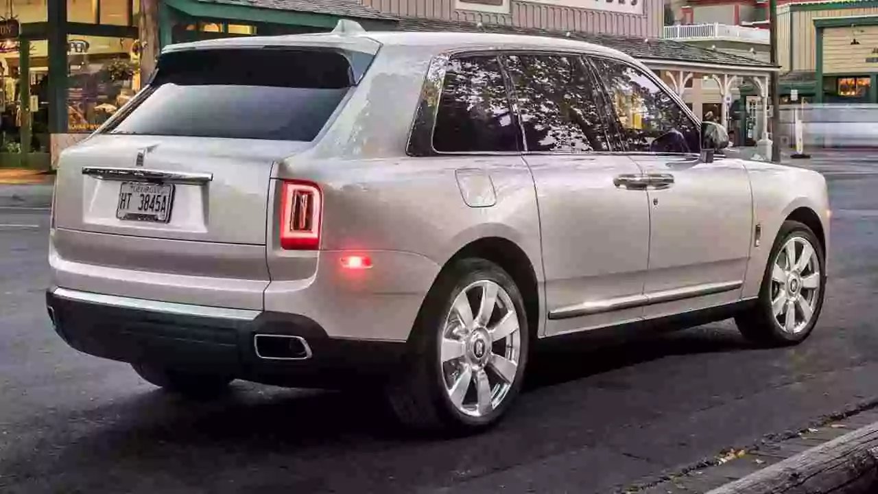 Hire Rolls Royce Cullinan In Dubai Cheap Price